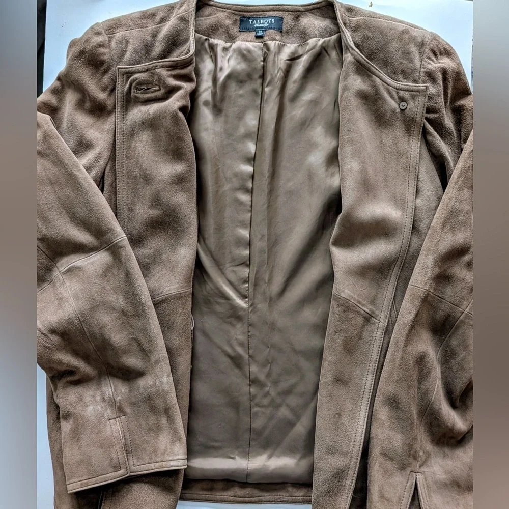Talbots Suede Jacket Women’s Size 14
Coffee Brown One button front with pockets - Picture 3 of 6